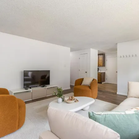 Comfortable Townhouse In Ash Way Lynnwood